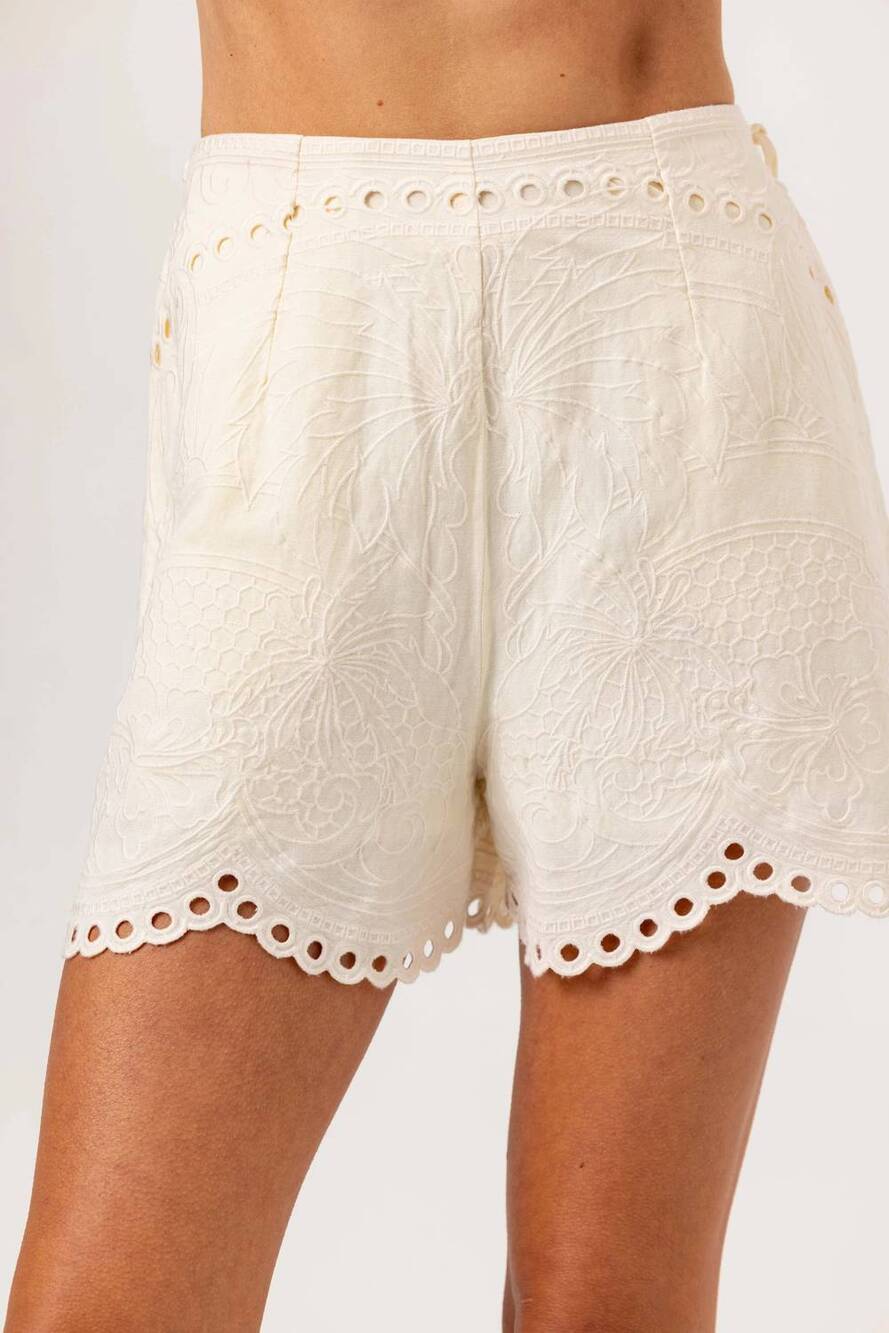 NEW SUNDAYS padma shorts in whisper white